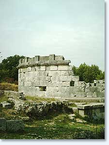 tomba_circolare_interno.jpg (11745 byte)